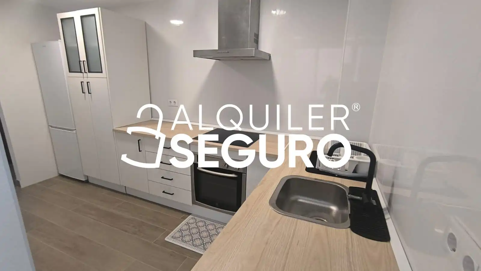 Cuina de Pis de lloguer en Sevilla amb Aire condicionat