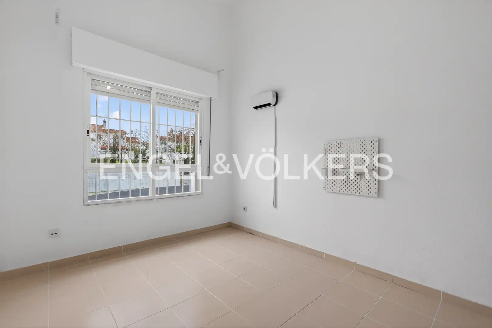 Houses for sale in Tomares  with Air Conditioner, Heating and Private garden