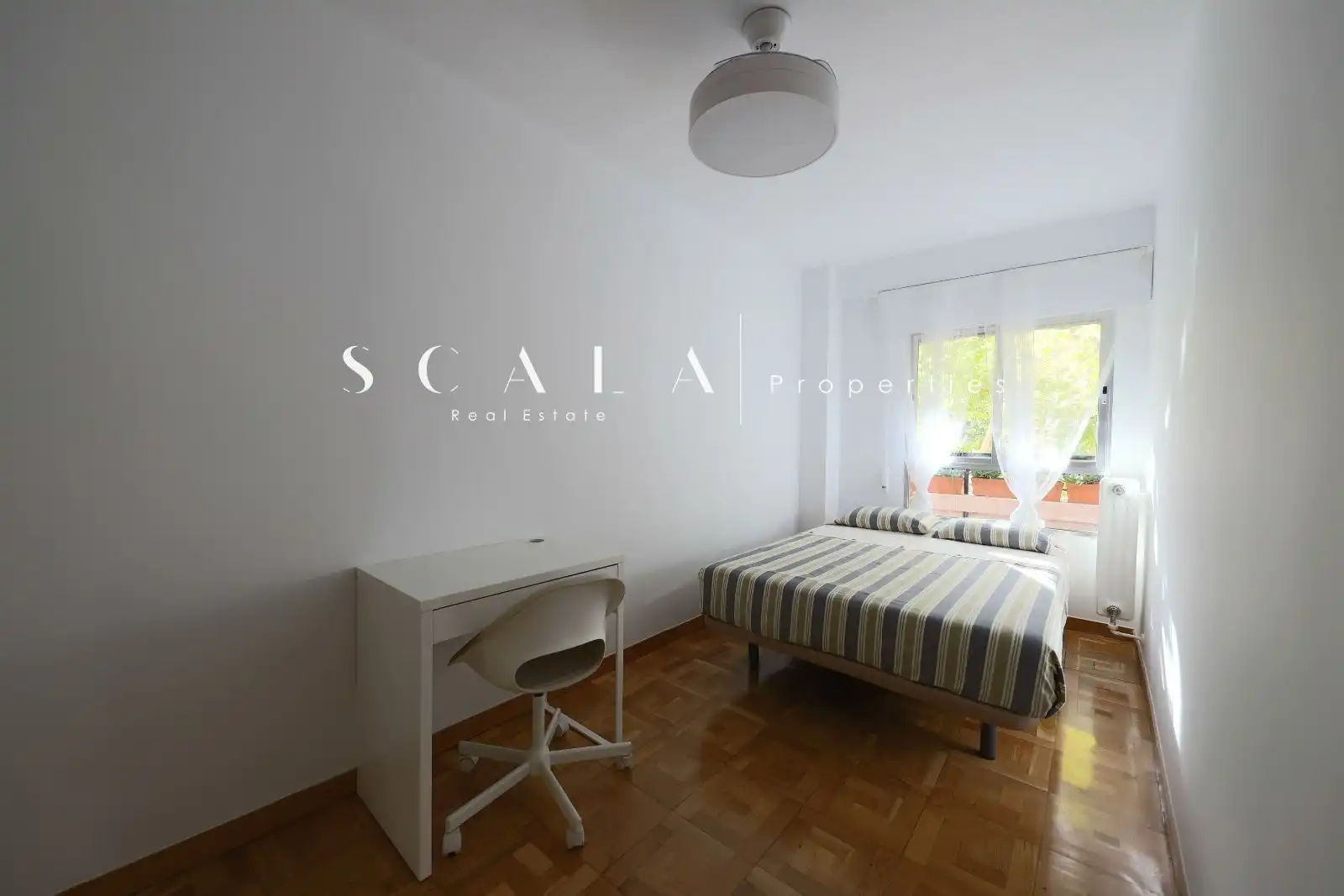Bedroom of Flat for rent in Madrid  with Air Conditioner, Heating and Terrace
