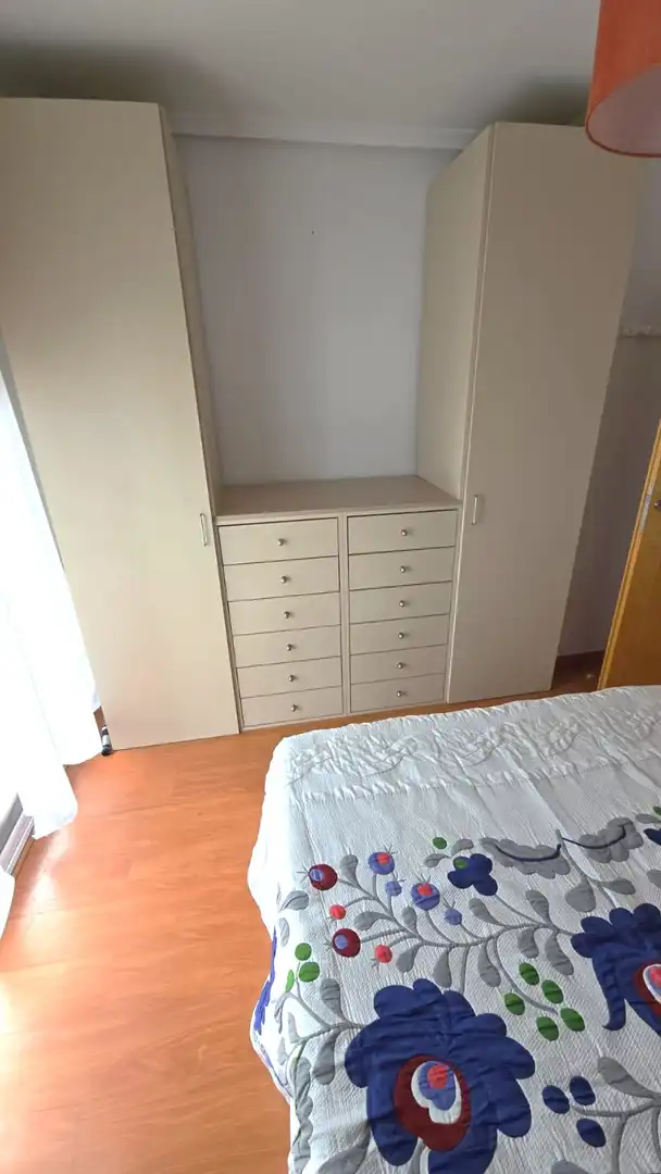 Dormitori de Apartament de lloguer en Cáceres amb Aire condicionat, Calefacció i Moblat