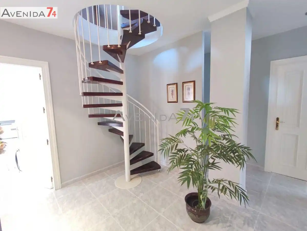 Houses for sale in Los Angeles - Apolonia