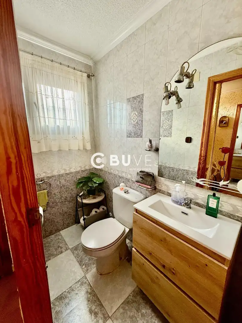 Bany de Casa o xalet en venda en Crevillent amb Aire condicionat, Terrassa i Piscina