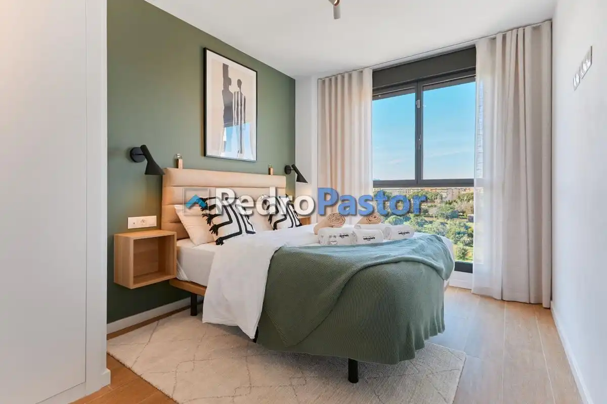 Schlafzimmer von Dachboden zum Verkauf in Dénia mit Klimaanlage, Heizung und Privatgarten