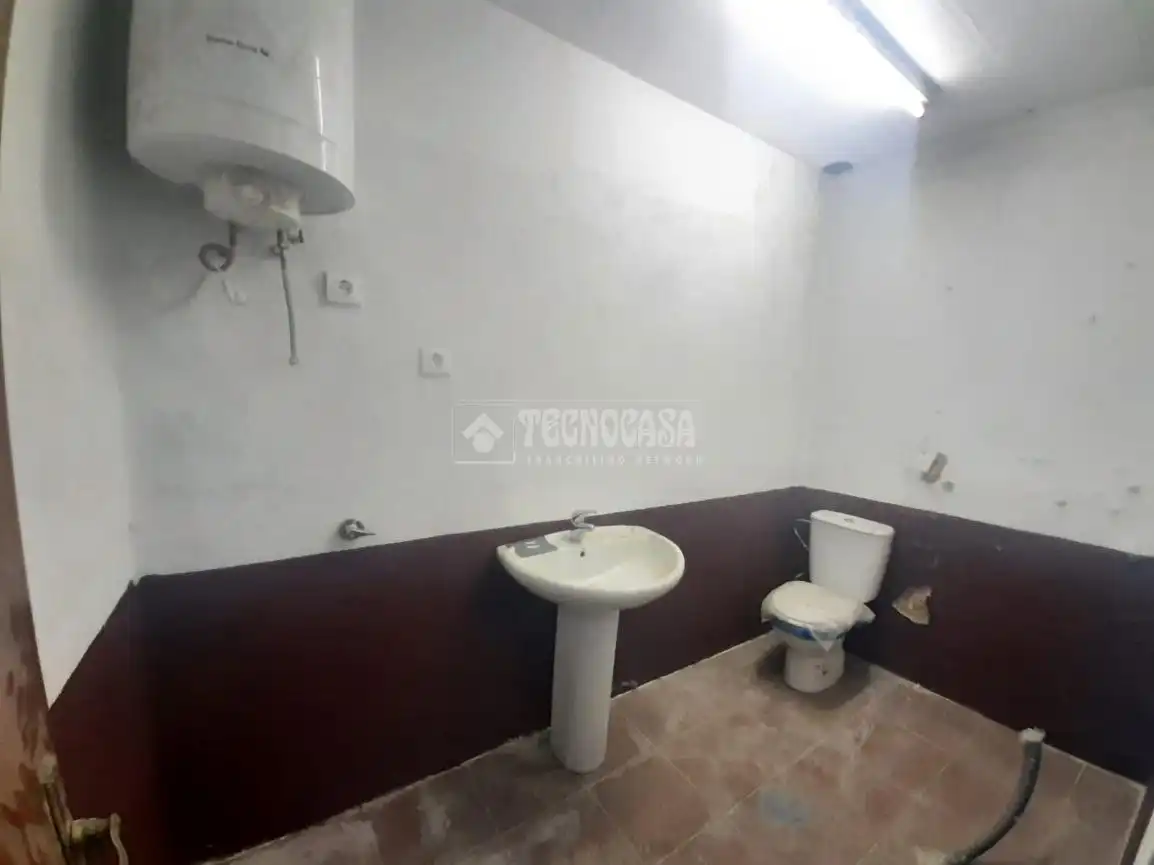 Baño de Local en venta en Madrid