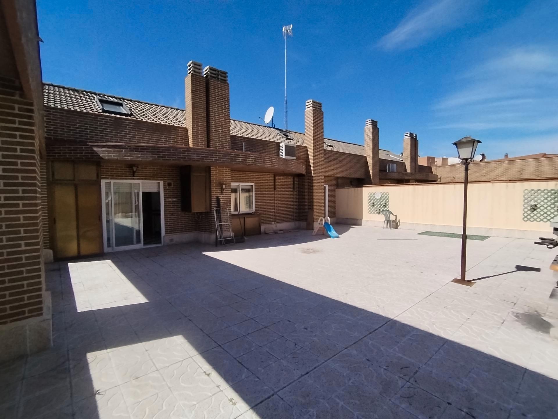 Exterior view of Attic for sale in Arganda del Rey  with Air Conditioner, Heating and Terrace