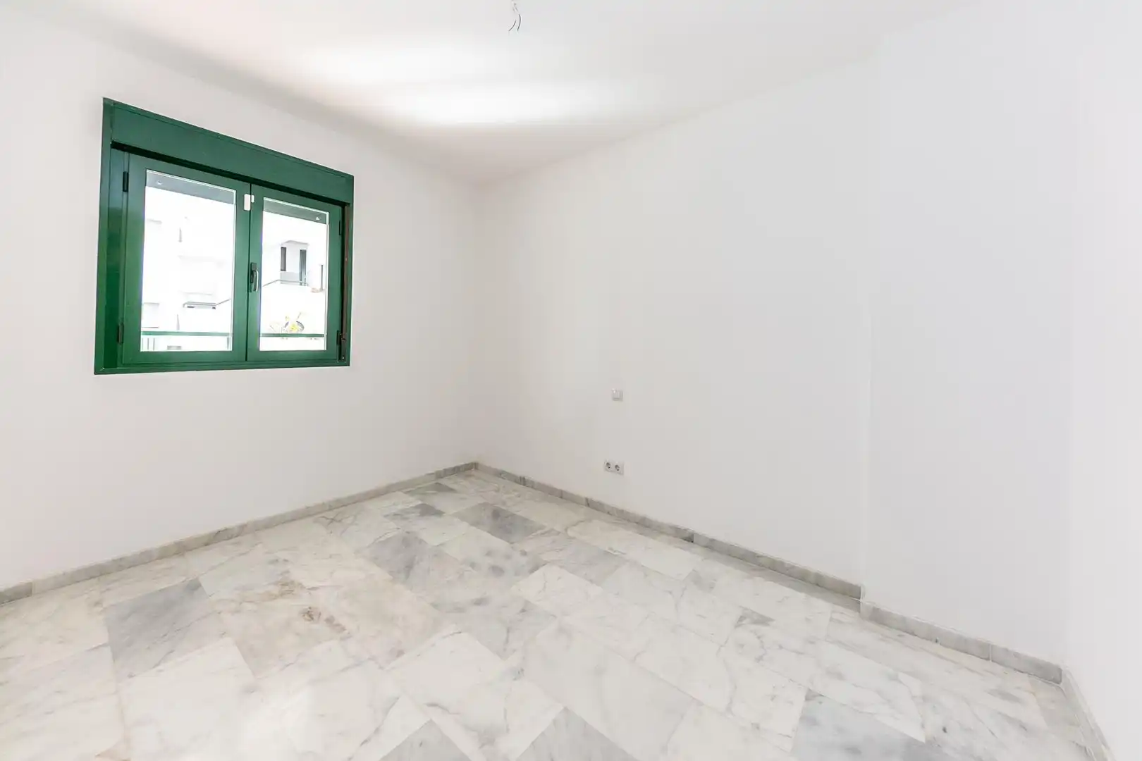 Planta baja en venta en Fuengirola con Aire acondicionado, Calefacción y Jardín privado