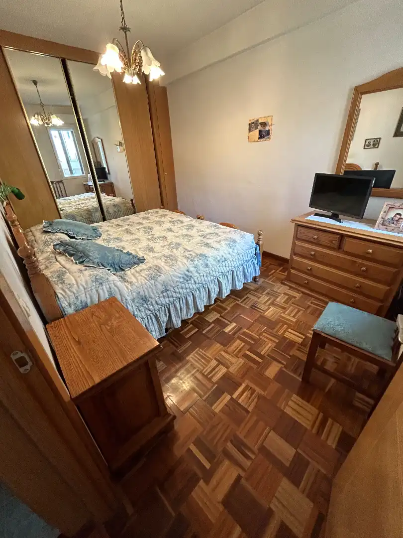 Dormitori de Pis en venda en Burgos amb Calefacció, Parquet i Moblat