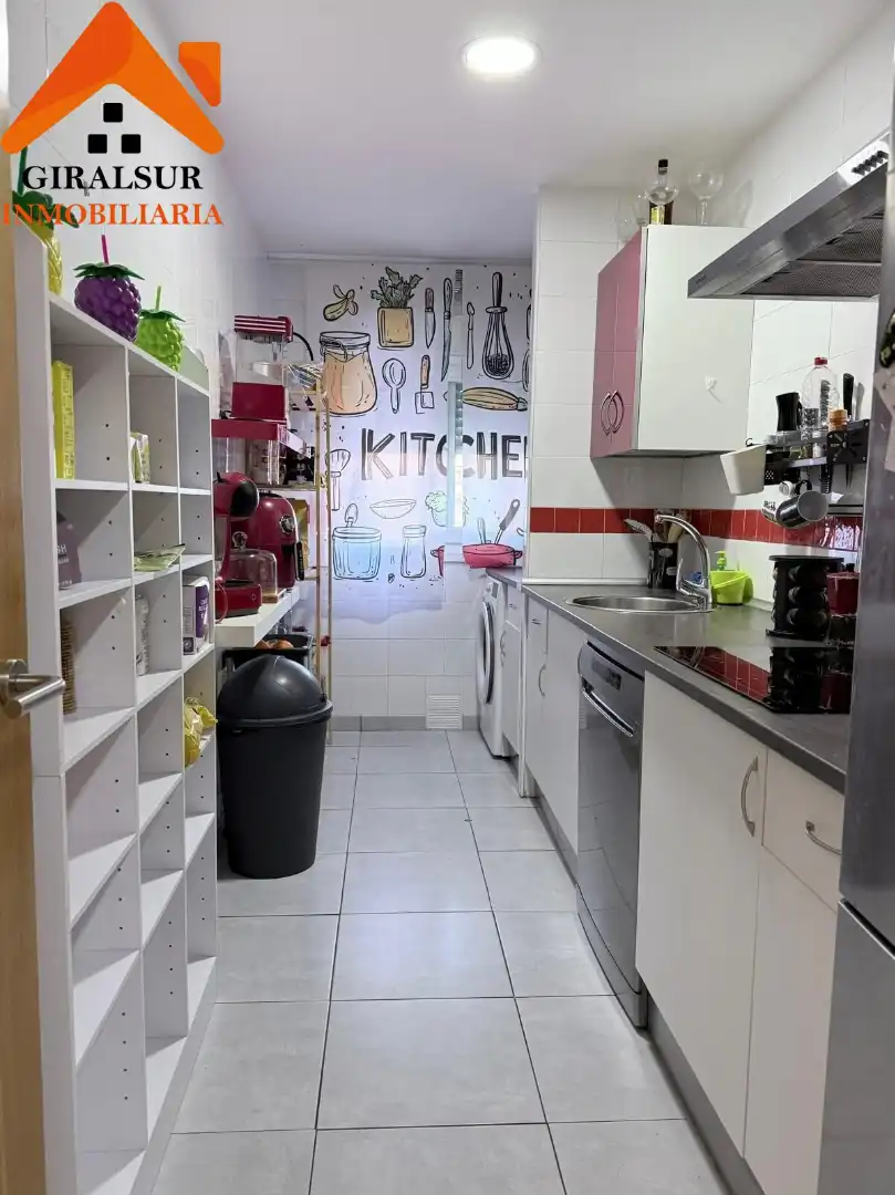 Kitchen of Flat for sale in Sevilla  with Air Conditioner, Terrace and Storage room