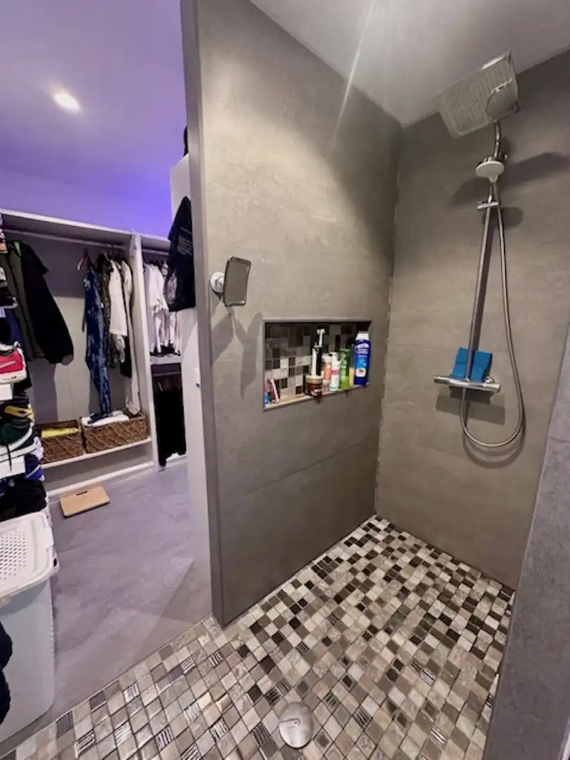 Bany de Pis en venda en Estepona amb Aire condicionat, Terrassa i Piscina