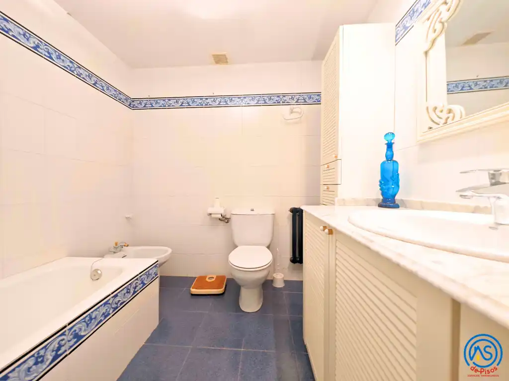 Baño de Piso en venta en Zaragoza con Calefacción, Parquet y Horno