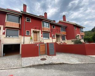 Vista exterior de Casa o xalet en venda en Vigo  amb Calefacció, Jardí privat i Terrassa