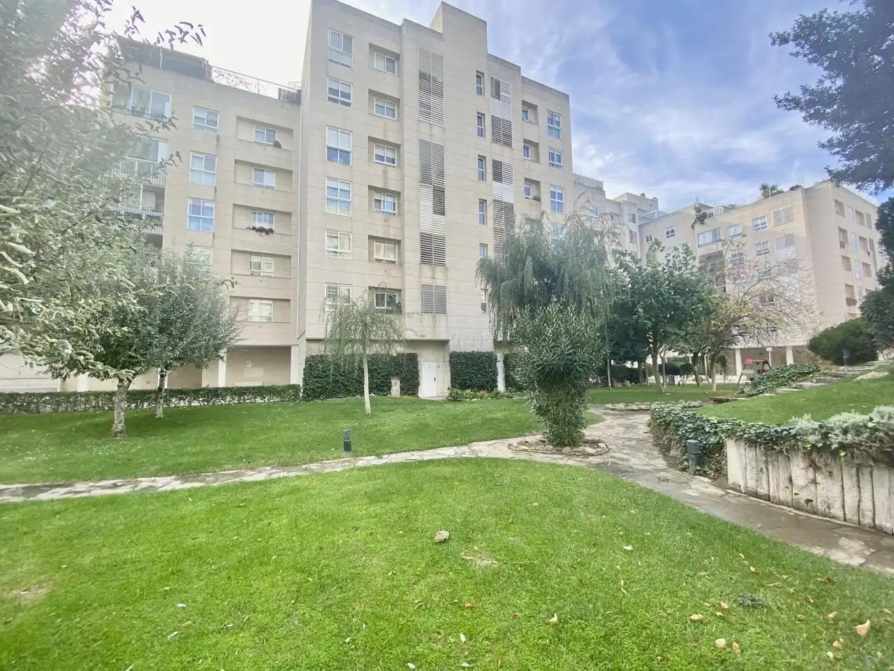 Wohnung zur Miete in Calle de Jorge Sánchez Candial, La Jota