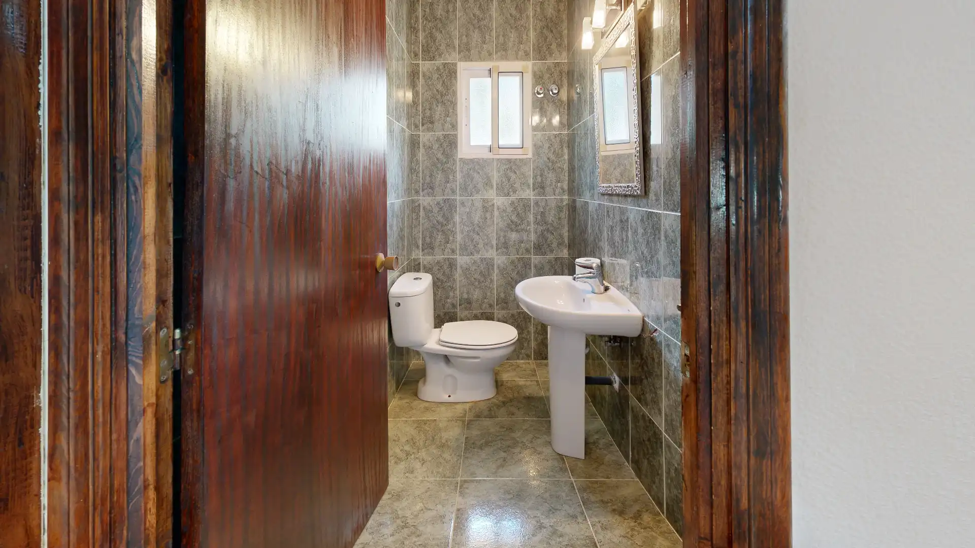 Baño de Casa adosada en venta en Hellín con Jardín privado, Trastero y Amueblado