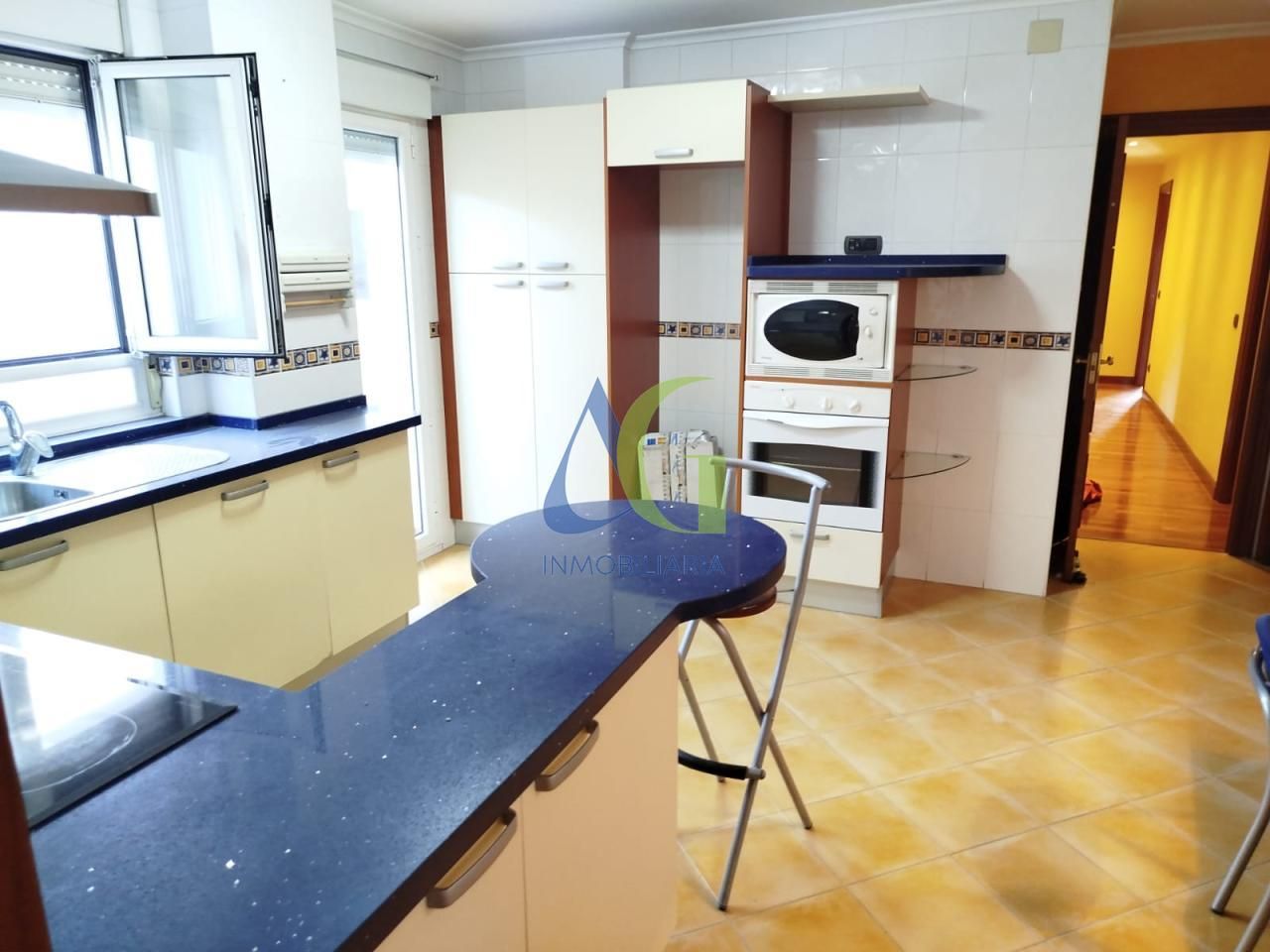 Cuina de Pis en venda en León Capital  amb Calefacció, Parquet i Terrassa