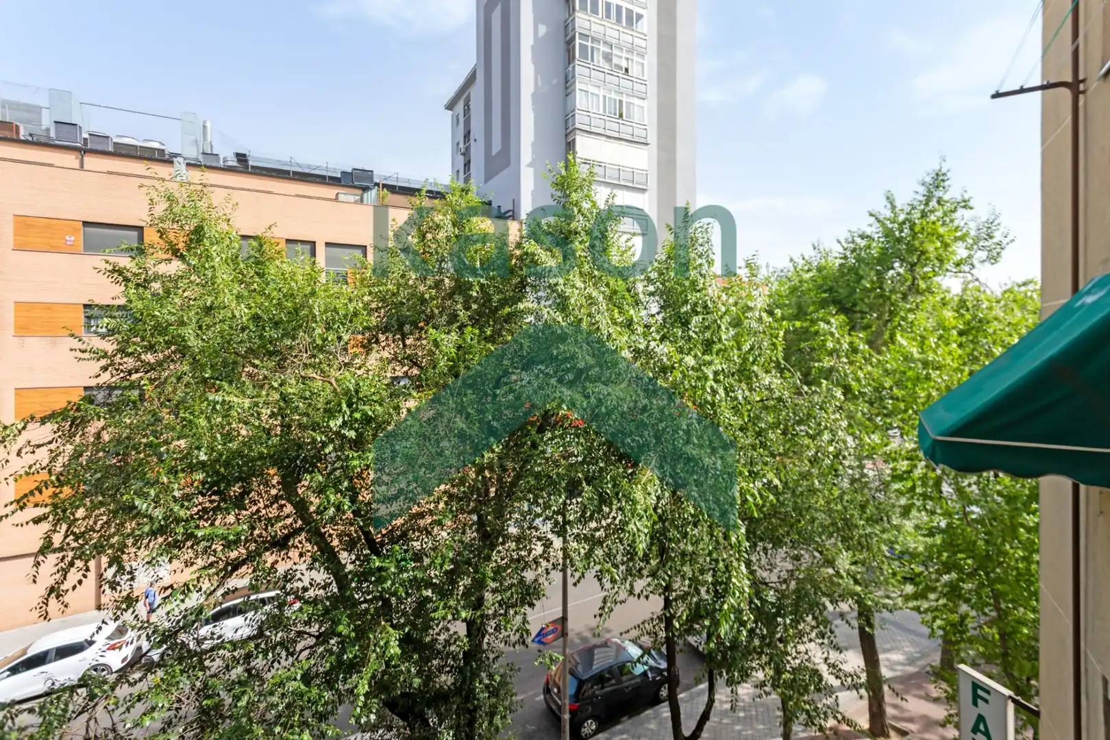 Vista exterior de Pis en venda en Madrid amb Calefacció