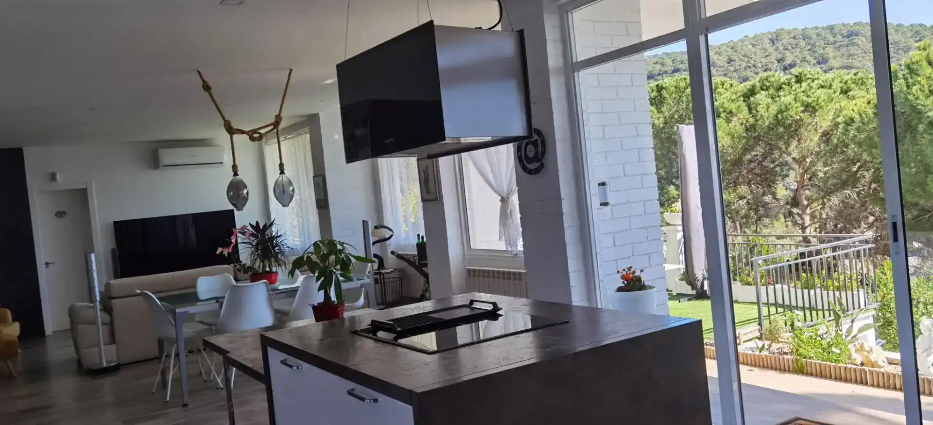 Cuina de Casa o xalet en venda en Sant Cebrià de Vallalta amb Aire condicionat i Piscina