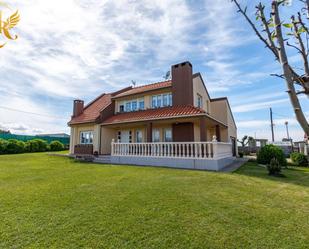 Vista exterior de Casa o xalet en venda en Suances amb Calefacció, Jardí privat i Terrassa