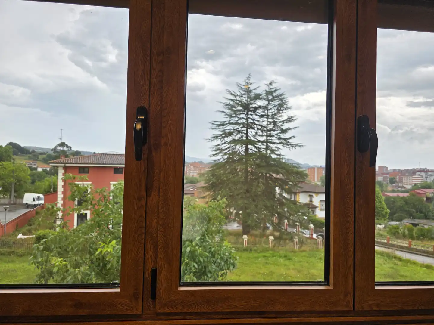 Vista exterior de Casa o xalet de lloguer en Siero amb Calefacció, Parquet i Terrassa