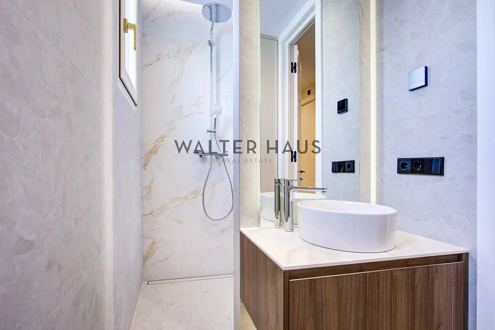 Badezimmer von Wohnung zum Verkauf in Barcelona mit Klimaanlage und Heizung