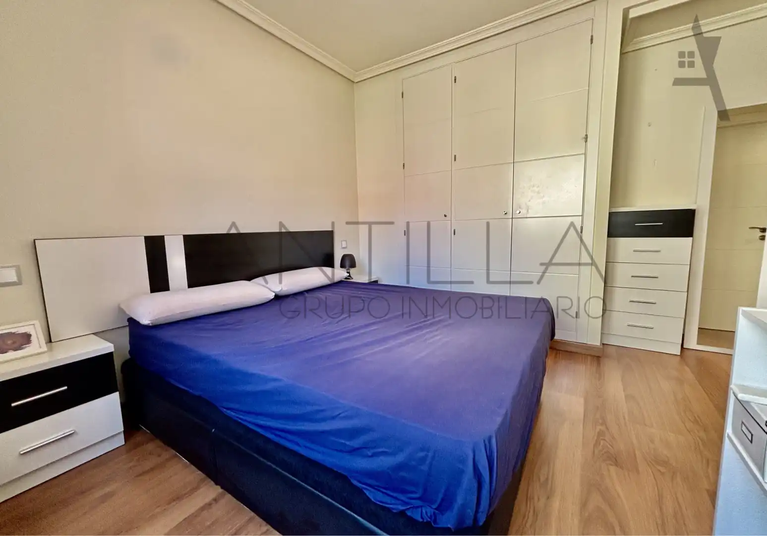 Bedroom of Flat for sale in Madrid  with Air Conditioner, Heating and Furnished