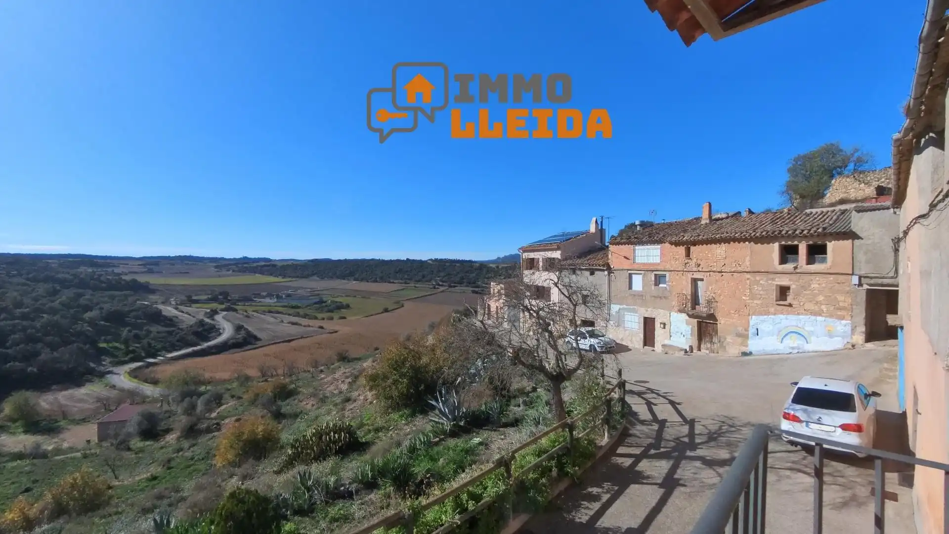 Vista exterior de Casa adosada en venda en Artesa de Segre amb Calefacció, Terrassa i Traster