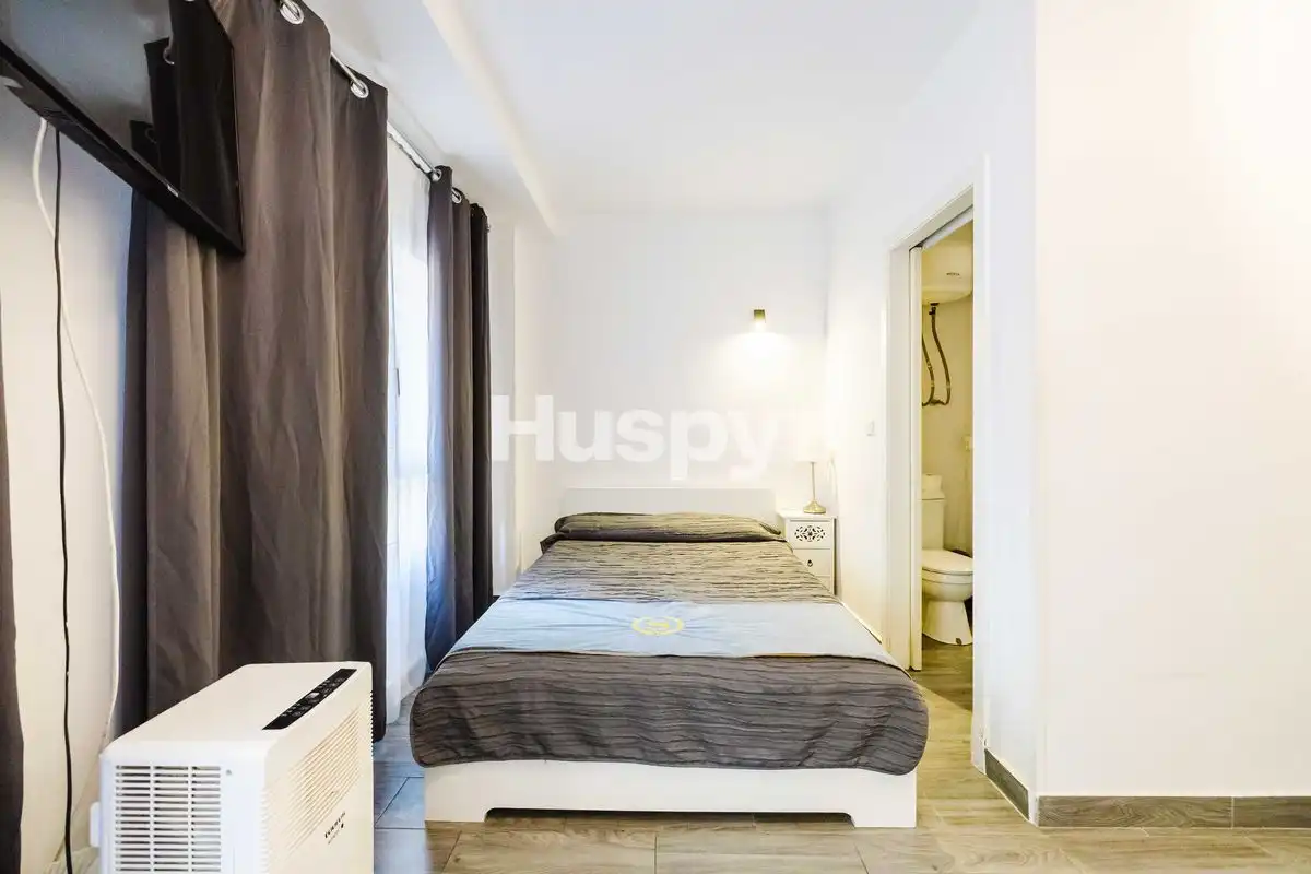Schlafzimmer von Büro zur Miete in Málaga mit Heizung