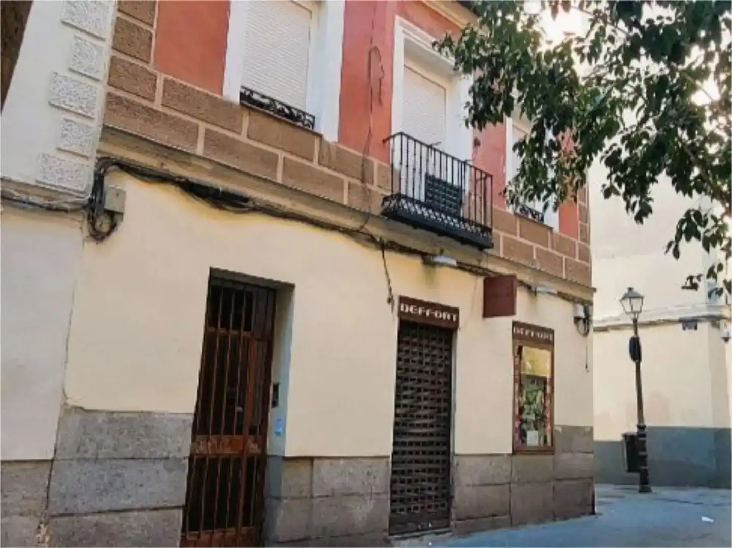 Vista exterior de Casa o xalet en venda en Madrid amb Aire condicionat, Traster i Moblat