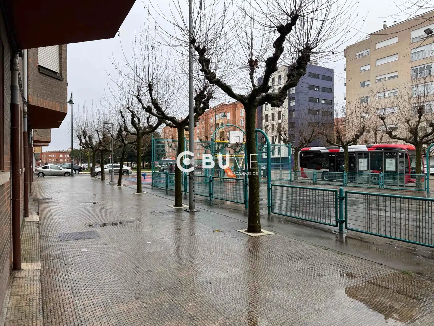 Außenansicht von Wohnung zum Verkauf in León Capital  mit Heizung, Terrasse und Abstellraum