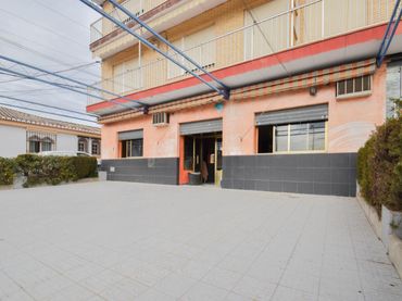 Local comercial en venda a Pinos Puente