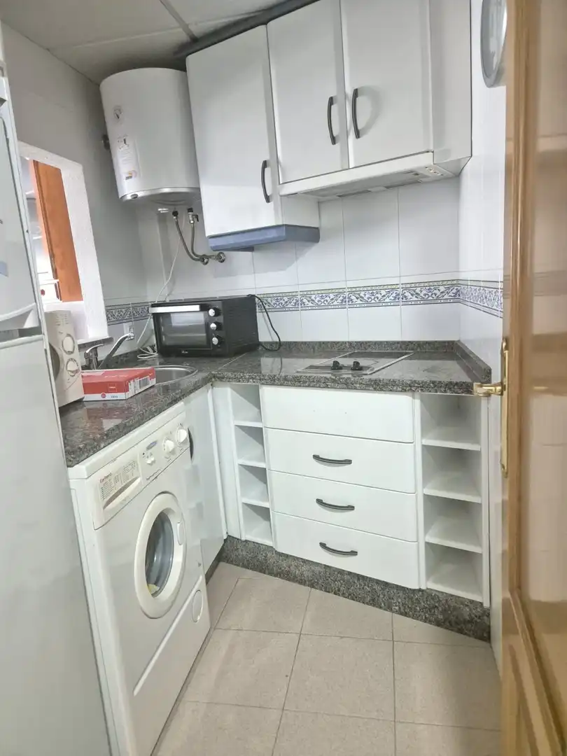 Cuina de Apartament de lloguer en Badajoz amb Aire condicionat, Calefacció i Moblat