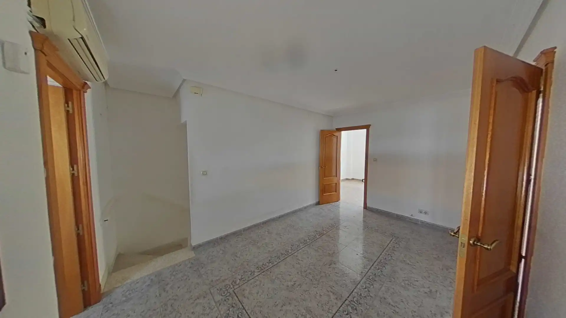 Casa adosada en venta en Baeza con Terraza