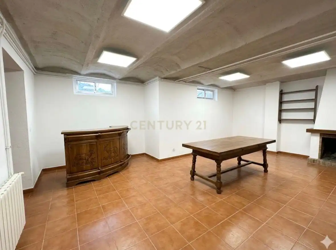 Houses for sale in Madrid  with Air Conditioner, Private garden and Storage room