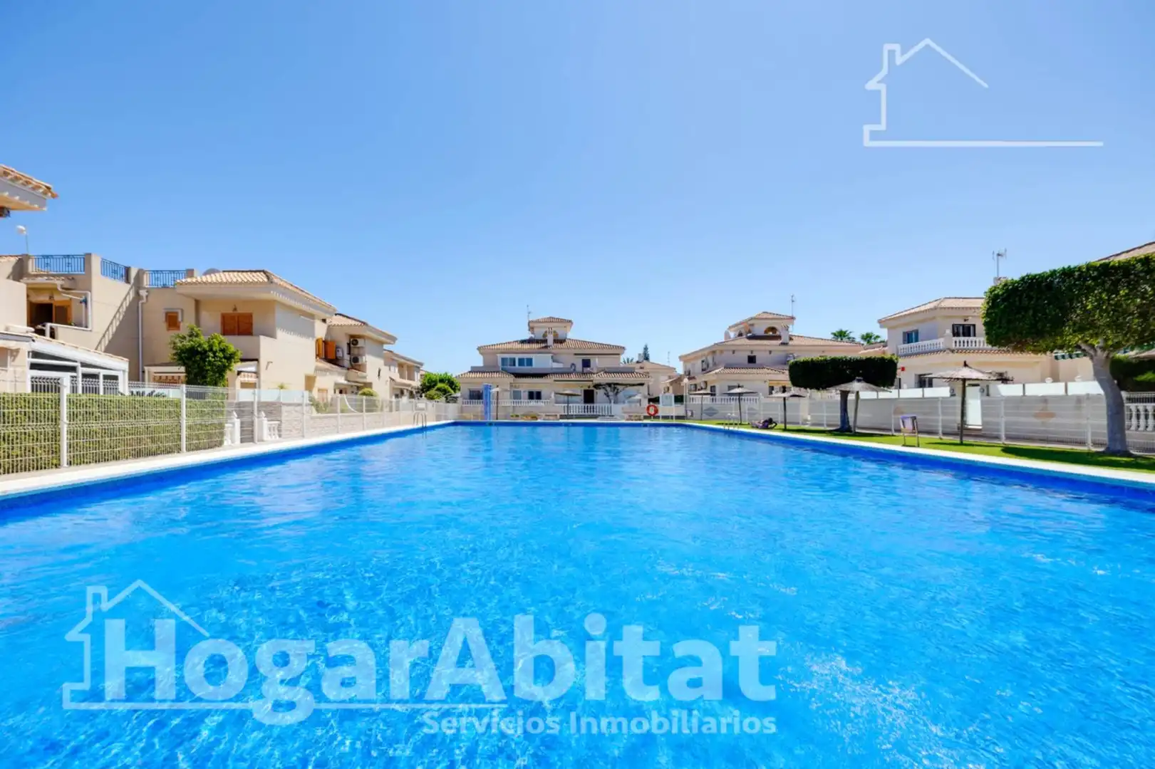 Piscina de Casa o xalet en venda en Orihuela amb Jardí privat, Terrassa i Balcó