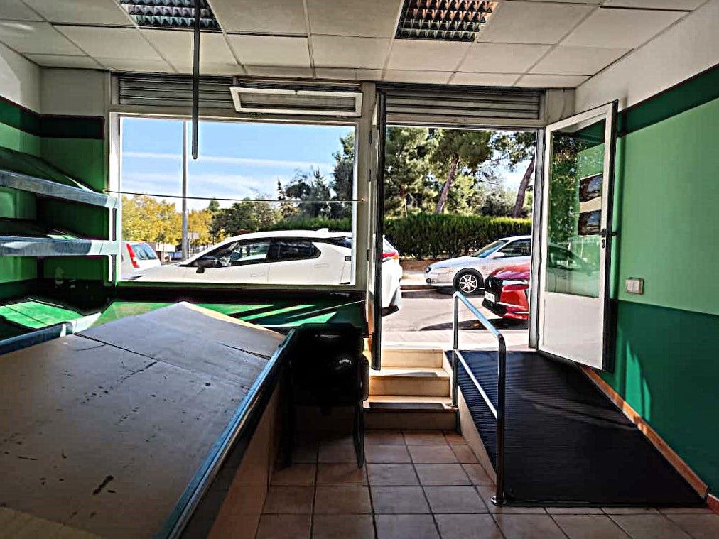 Premises to rent in Aranjuez  with Air Conditioner and Furnished