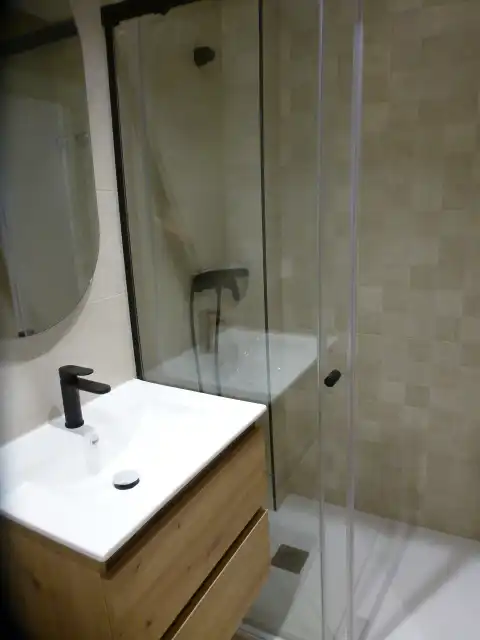 Bathroom of Study for rent in Murcia  with Air Conditioner, Heating and Oven