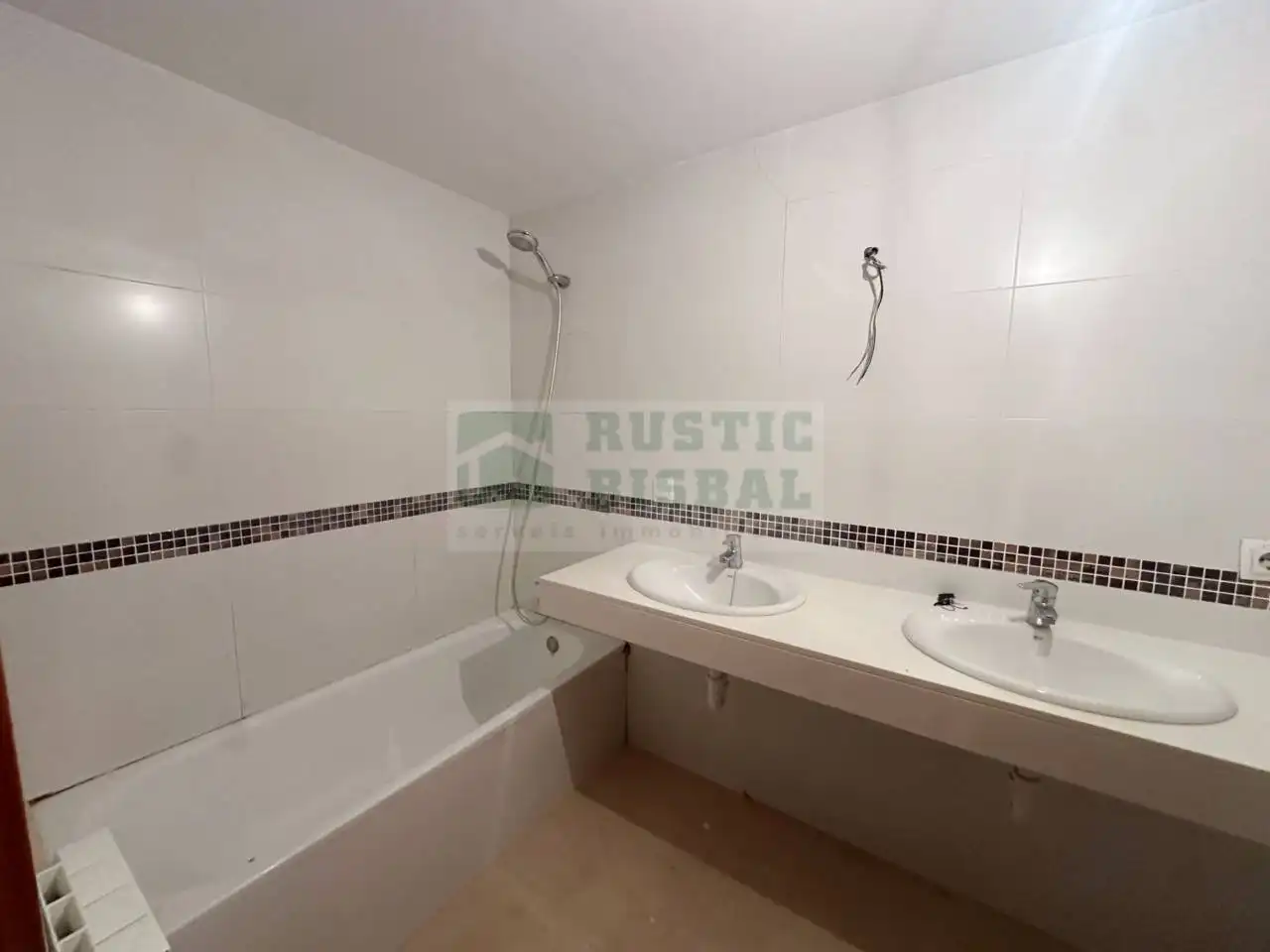 Bany de Casa o xalet en venda en Torroella de Montgrí amb Calefacció, Jardí privat i Terrassa