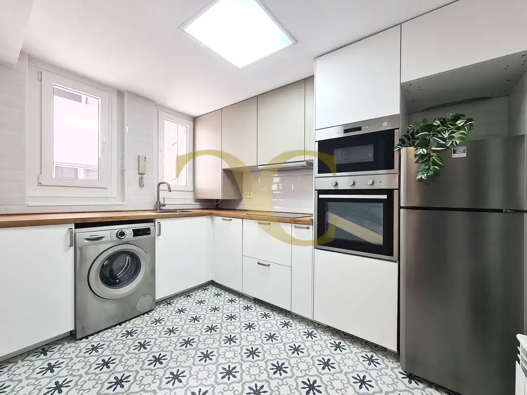 Cocina de Piso en venta en Oviedo  con Calefacción y Amueblado