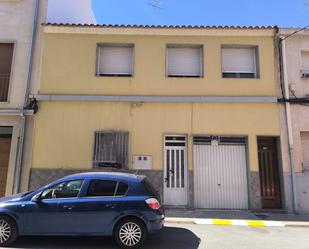 Casa adosada en venda a Yecla