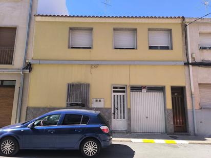 Vista exterior de Casa adosada en venda en Yecla amb Terrassa, Moblat i Forn