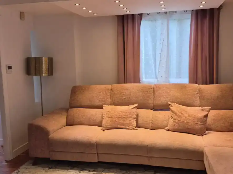 Sala d'estar de Casa adosada en venda en Benidorm amb Aire condicionat, Piscina i Balcó