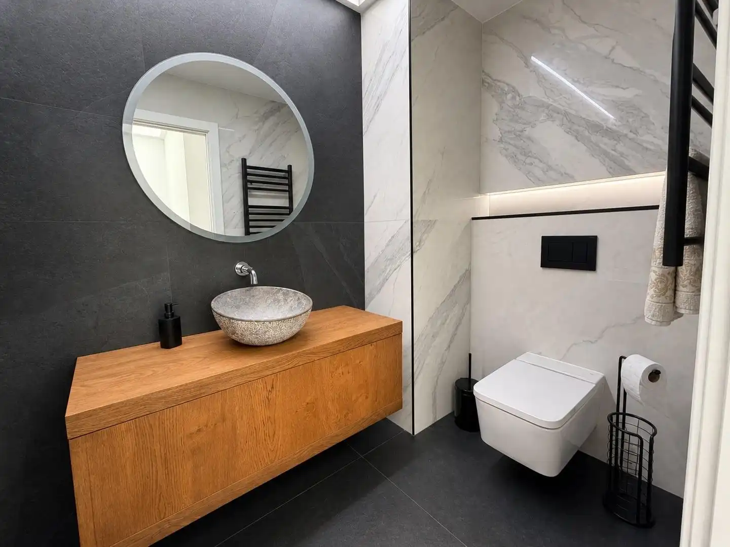 Bathroom of Houses for sale in Badalona  with Air Conditioner, Heating and Parquet flooring