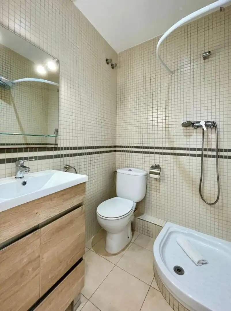 Bathroom of Apartments for rent in Barcelona  with Furnished, Oven and Washing machine