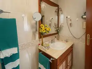 Bany de Casa adosada en venda en Marmolejo amb Jardí privat, Terrassa i Balcó