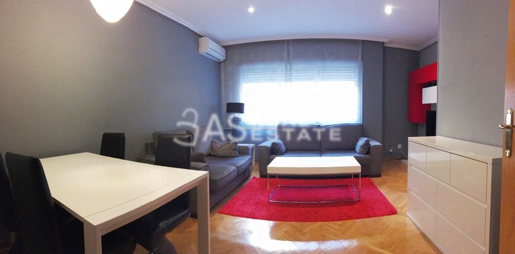 Sala d'estar de Pis en venda en  Madrid Capital amb Aire condicionat