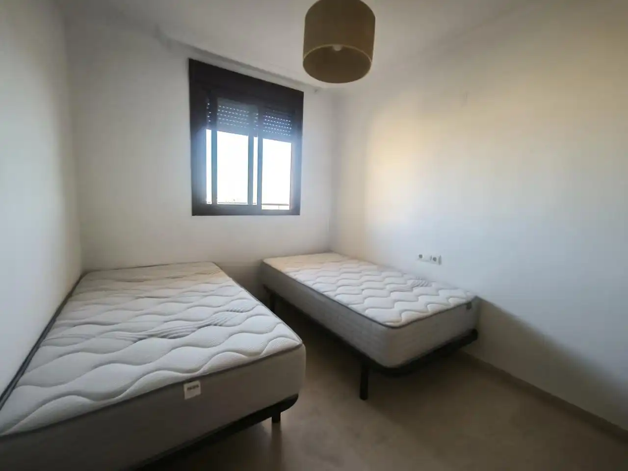 Habitación de Dúplex de alquiler en Benalmádena con Aire acondicionado y Terraza