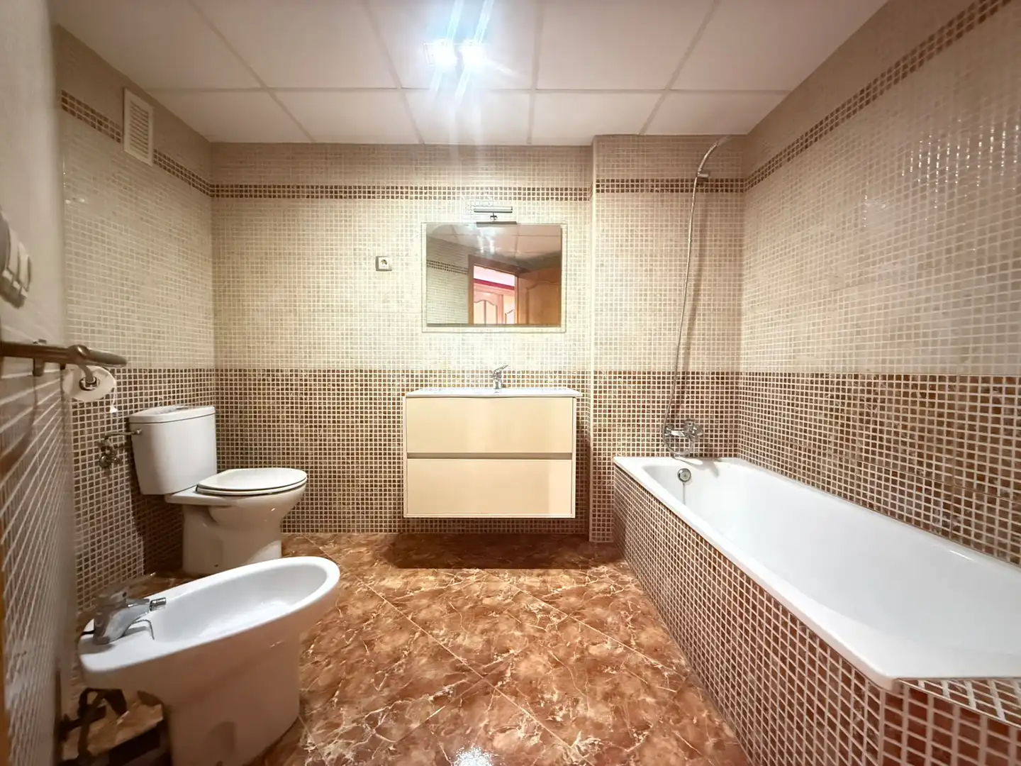 Baño de Piso en venta en Caspe con Aire acondicionado, Calefacción y Trastero