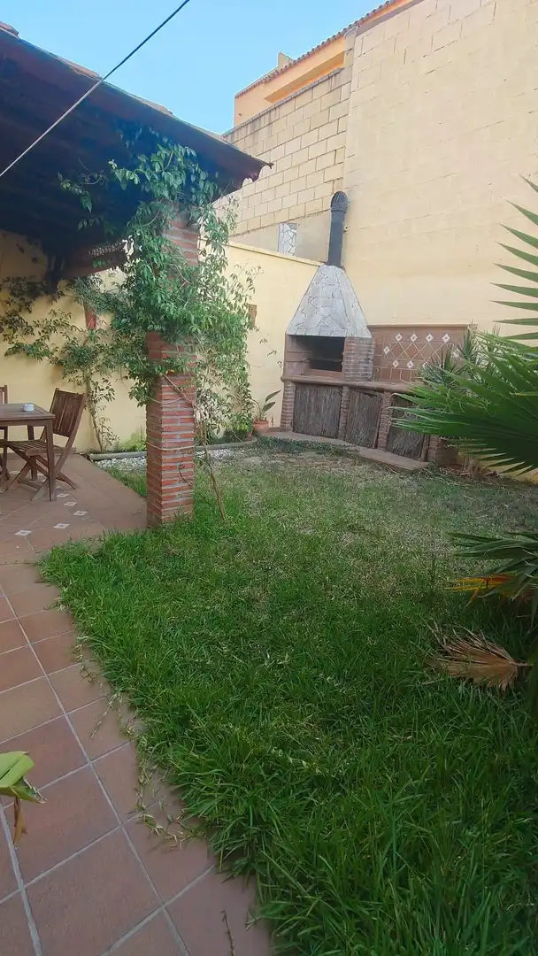 Garten von Einfamilien-Reihenhaus zur Miete in Algeciras mit Privatgarten und Möbliert
