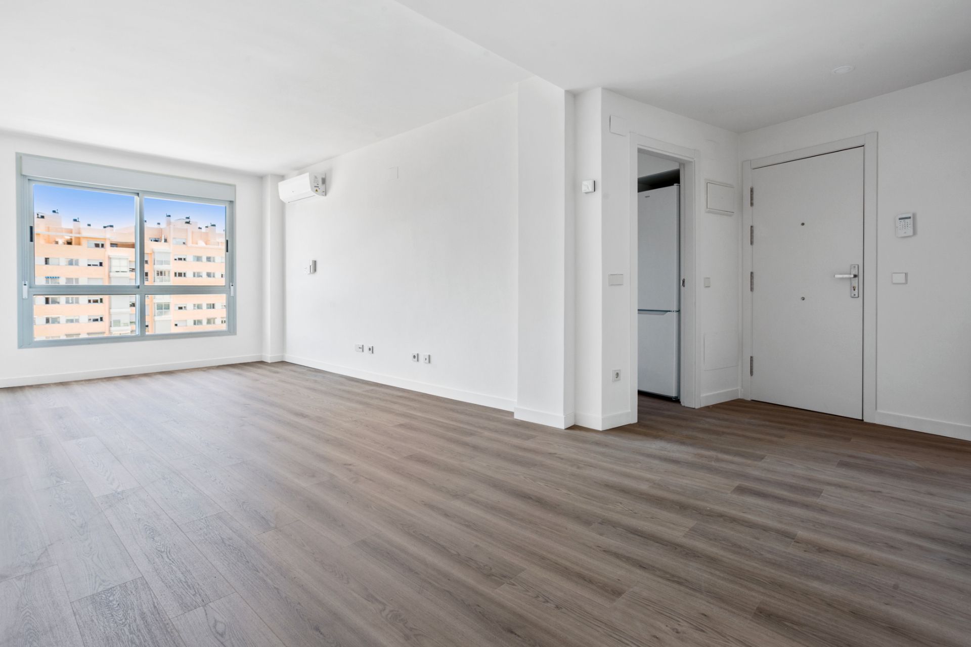 Living room of Flat for sale in  Madrid Capital  with Storage room and Community pool