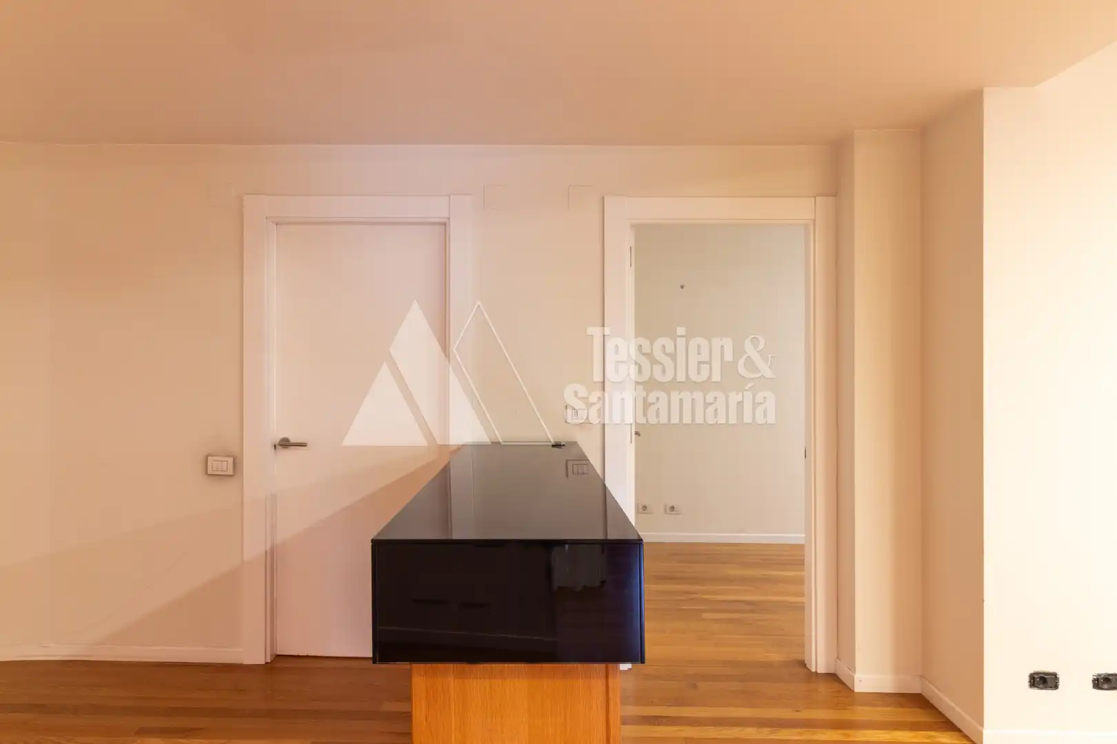Schlafzimmer von Büro zur Miete in Gijón  mit Heizung und Möbliert
