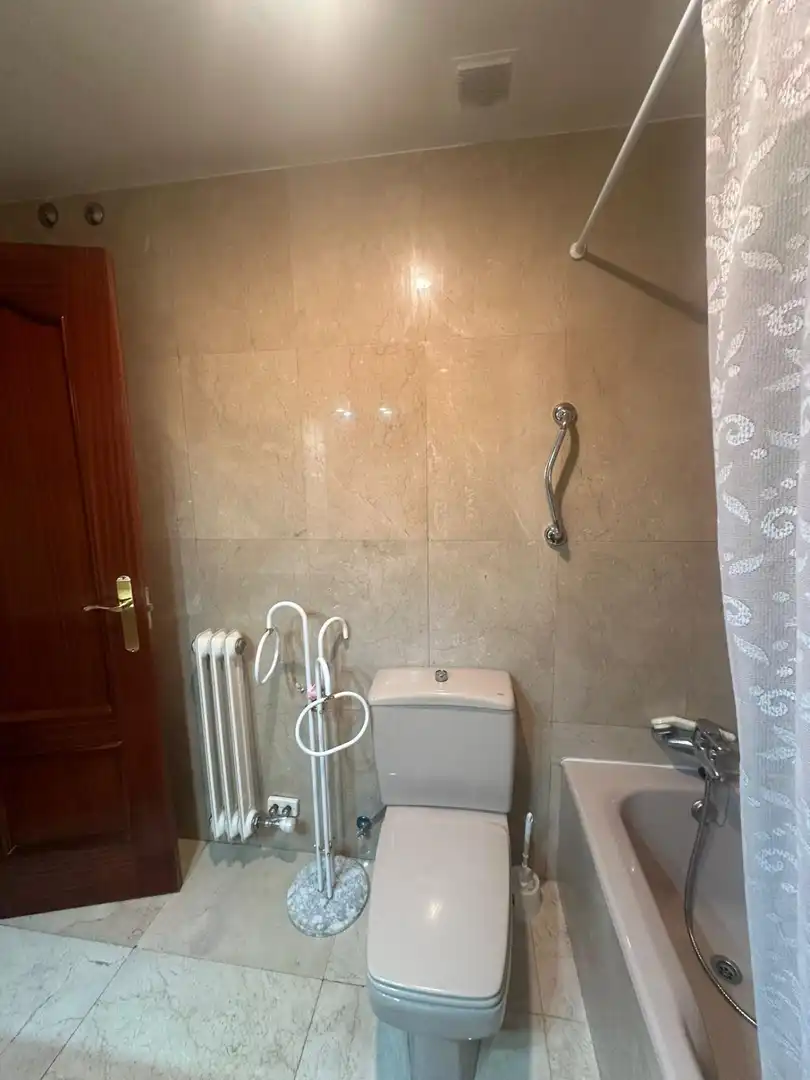 Baño de Piso en venta en León Capital  con Calefacción, Terraza y TV